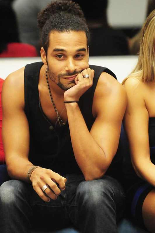 Daniel Echaniz se envolveu em uma polêmica que chocou os telespectadores do 'Big Brother Brasil' em 2012. Na ocasião, após uma festa na casa, o ex-BBB foi para a cama com Monique Amin, que estava visivelmente alcoolizada e possivelmente desacordada enquanto o modelo supostamente toca suas partes íntimas. O vídeo do momento, utilizado pela Globo como razão para expulsá-lo do programa, foi amplamente divulgado nas redes sociais. Em março do mesmo ano, porém, após um processo ser aberto, Daniel negou o suposto abuso e Monique afirmou em entrevista que o ato foi consensual.