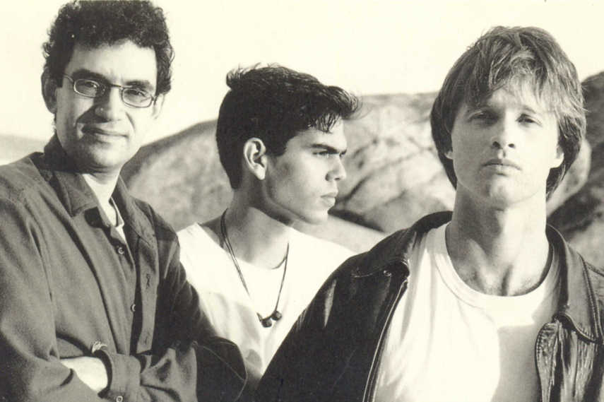 A banda foi formada em agosto de 1982 poucos meses após uma discussão de Renato Russo com sua antiga banda, Aborto Elétrico, devido a uma briga com o integrante Fê Lemos (bateria). A primeira apresentação da Legião Urbana aconteceu em 5 de setembro de 1982, em Patos de Minas, no festival Rock no Parque com a seguinte formação: Renato Russo (vocalista e baixista), Marcelo Bonfá (baterista), Paulo Paulista (tecladista) e Eduardo Paraná (guitarrista), hoje conhecido como Kadu Lambach. 