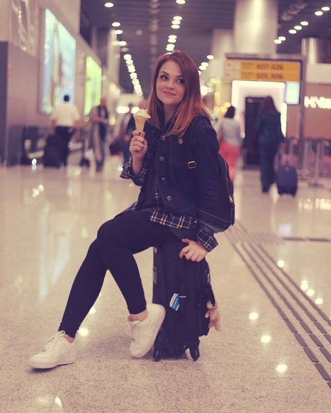 A youtuber Karol Pinheiro