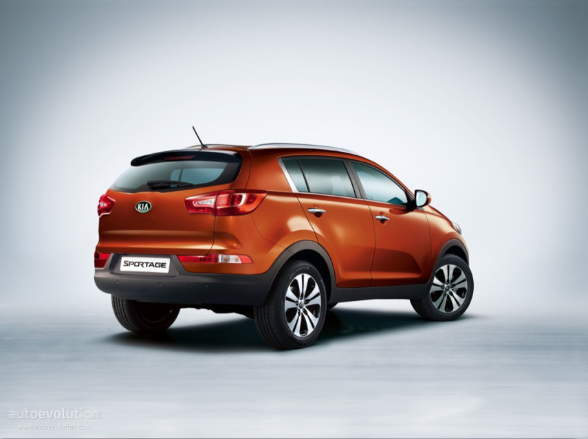 A Kia finalmente apresentou oficialmente o Sportage 2017 no Brasil. A quarta versão do SUV terá um preço base de R$ 109.990 e aposta em itens tecnológicos para atrair o público interessado em utilitários esportivos.  A versão mais básica é a LX, que conta com itens de série mais 