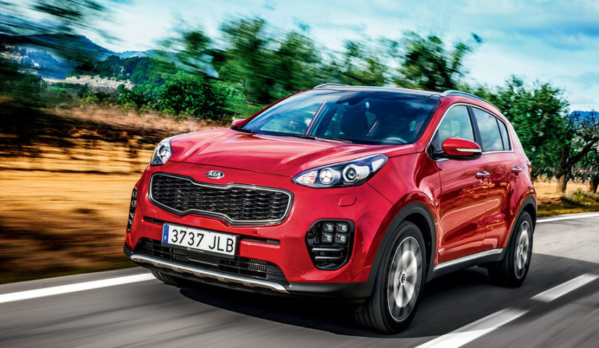 A Kia finalmente apresentou oficialmente o Sportage 2017 no Brasil. A quarta versão do SUV terá um preço base de R$ 109.990 e aposta em itens tecnológicos para atrair o público interessado em utilitários esportivos.  A versão mais básica é a LX, que conta com itens de série mais 