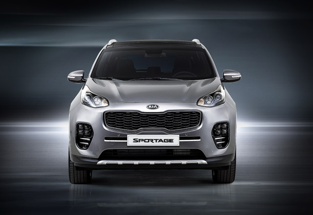 A Kia finalmente apresentou oficialmente o Sportage 2017 no Brasil. A quarta versão do SUV terá um preço base de R$ 109.990 e aposta em itens tecnológicos para atrair o público interessado em utilitários esportivos.  A versão mais básica é a LX, que conta com itens de série mais 