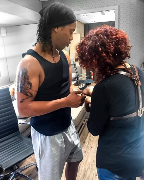 Ronaldinho Gaúcho postou fotos dos bastidores do filme que marca sua estreia em Hollywood