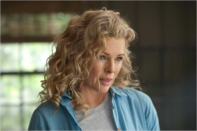 Kim Basinger, atriz ganhadora do Oscar, sempre lutou contra a ansiedade ao longo da carreira e contou com medicações para ajudá-la. Ela também fez terapia