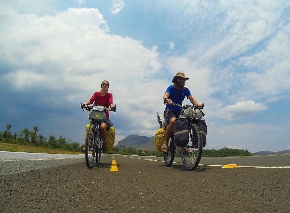 A Andrea e o Bruno largaram tudo para fazer uma viagem de bike pelo Brasil. Eles dividem as belezas que encontram no Instagram @largueitudoefui