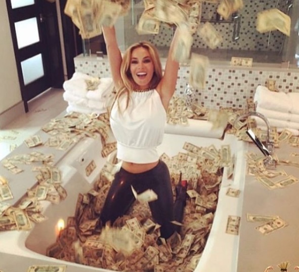 Conta no Instagram reúne as extravagâncias de milionários pelo mundo
