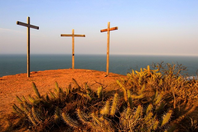 Ponta do Mel é um vilarejo que fica na cidade de Areia Branca, no estado do Rio Grande do Norte, um lugar com um encontro bastante raro: o do sertão com mar. A cidade fica a 300 km de Natal