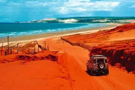 Ponta do Mel é um vilarejo que fica na cidade de Areia Branca, no estado do Rio Grande do Norte, um lugar com um encontro bastante raro: o do sertão com mar. A cidade fica a 300 km de Natal