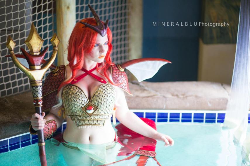 Realizada no Kalahari Resort, em Ohio, nos Estados Unidos, a Colossalcon tem um ambiente um pouco diferente das convenções geek e de cosplay que todos conhecem. Em vez de acontecer em pavilhões de eventos, ela se passa em um resort com tema tropical.   Aproveitando-se desse ambiente, cosplayers separam suas fantasias temáticas, incluindo até Pokémons aquáticos.