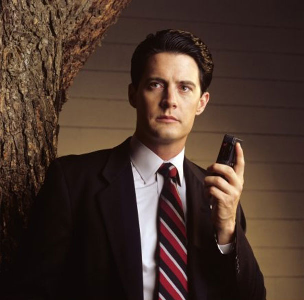 A secretária do agente Dale Cooper só aparece em gravação, e alguns fãs suspeitam que ela seja o alter ego do protagonista.