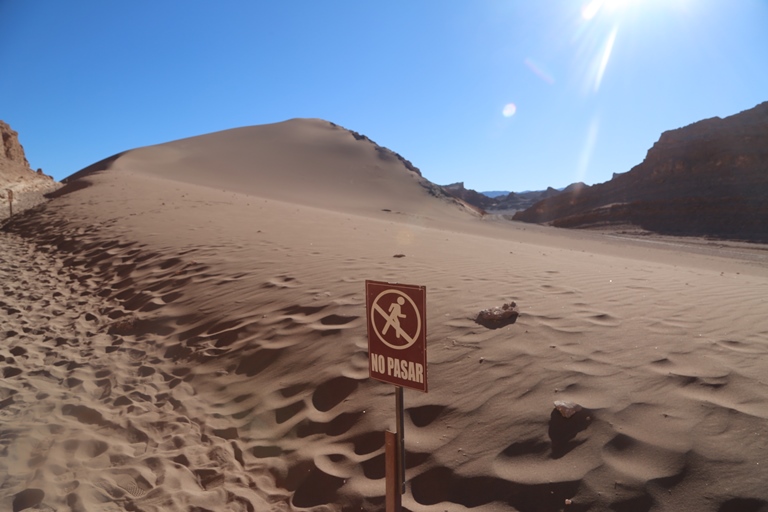 Valle de la Luna: o valle é bem extenso e é dividido em alguns passeios. O primeiro é uma visita a uma das dunas da região. 