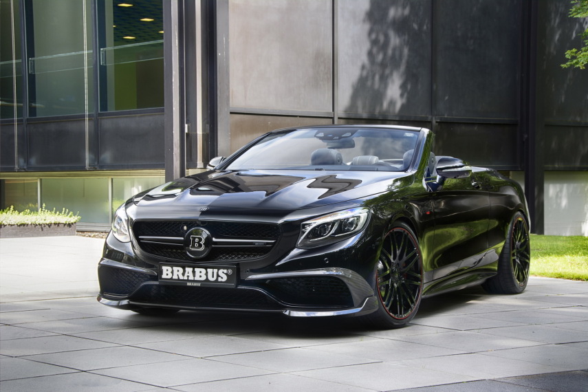 A empresa alemã Brabus é especialista em modificação de carros, especialmente da Mercedes-Benz. Desta vez, eles trabalharam em um projeto especial, o Brabus 850 6.0 biturbo Cabrio, baseado em uma Mercedez-AMG S63Cabriolet, que já conta com um motor V8 5.5, mas, nesta versão, ganhou números mais impressionantes ainda, tornando-o conversível mais rápido do mundo.  A transformação do carro passou por todas as partes do motor e também nos detalhes de acabamento, dando um índice de personalização ainda mais incrível.   O já impressionante V8 recebeu um par novo de turbocharges com compressores maiores, dutos de carbono e escapamentos maiores. 