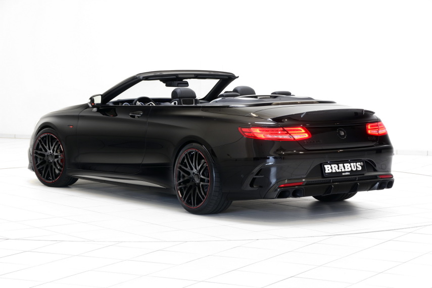 A empresa alemã Brabus é especialista em modificação de carros, especialmente da Mercedes-Benz. Desta vez, eles trabalharam em um projeto especial, o Brabus 850 6.0 biturbo Cabrio, baseado em uma Mercedez-AMG S63Cabriolet, que já conta com um motor V8 5.5, mas, nesta versão, ganhou números mais impressionantes ainda, tornando-o conversível mais rápido do mundo.  A transformação do carro passou por todas as partes do motor e também nos detalhes de acabamento, dando um índice de personalização ainda mais incrível.   O já impressionante V8 recebeu um par novo de turbocharges com compressores maiores, dutos de carbono e escapamentos maiores. 