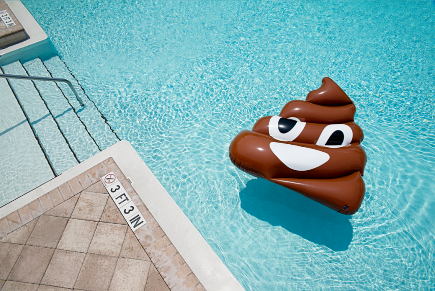 Empresa americana cria boias para piscina em formato de emojis famosos