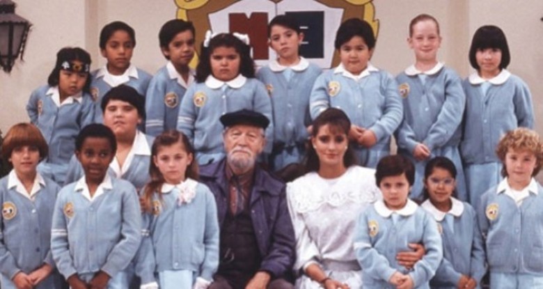 Em 1991, a novelinha infantil 'Carrossel' exibida pelo SBT fez tanto sucesso no Brasil que preocupou a Globo. Fenômeno de audiência, a trama com Maria Joaquina, Cirilo e professora Helena foi reprisada outras três vezes  na TV de Silvio Santos. Quase 20 anos depois, o SBT repetiu a dose e exibiu um remake escrito por Íris Abravanel. O tiro foi certeiro e  colocou a emissora na briga pela vice-liderança, além de gerar cerca de R$ 100 milhões em produtos licenciados. 