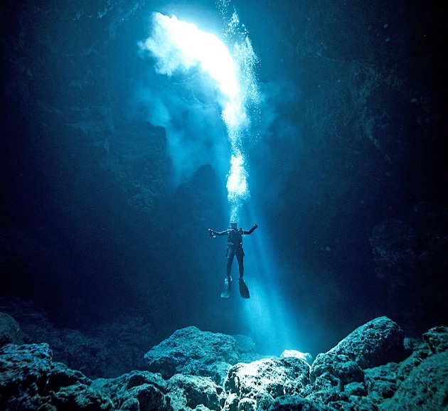 Imagens foram capturadas pelo instrutor Charlie Jung durante mergulhos em cavernas subaquáticas localizadas na Turquia, na Coreia do Sul, em Saipã (maior das Ilhas Marianas do Norte) e no Japão.