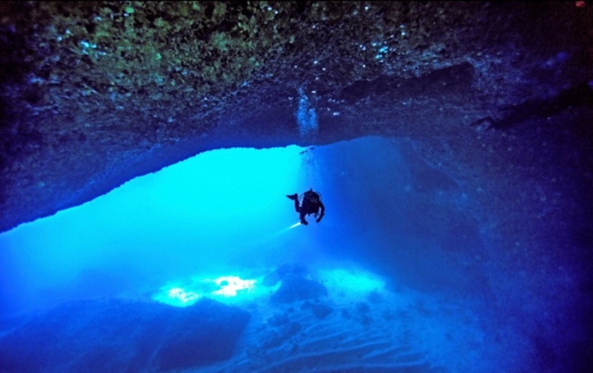 Imagens foram capturadas pelo instrutor Charlie Jung durante mergulhos em cavernas subaquáticas localizadas na Turquia, na Coreia do Sul, em Saipã (maior das Ilhas Marianas do Norte) e no Japão.