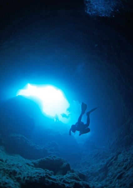 Imagens foram capturadas pelo instrutor Charlie Jung durante mergulhos em cavernas subaquáticas localizadas na Turquia, na Coreia do Sul, em Saipã (maior das Ilhas Marianas do Norte) e no Japão.