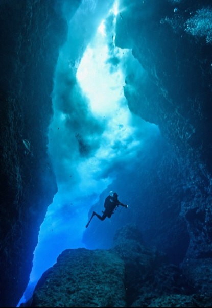 Imagens foram capturadas pelo instrutor Charlie Jung durante mergulhos em cavernas subaquáticas localizadas na Turquia, na Coreia do Sul, em Saipã (maior das Ilhas Marianas do Norte) e no Japão.