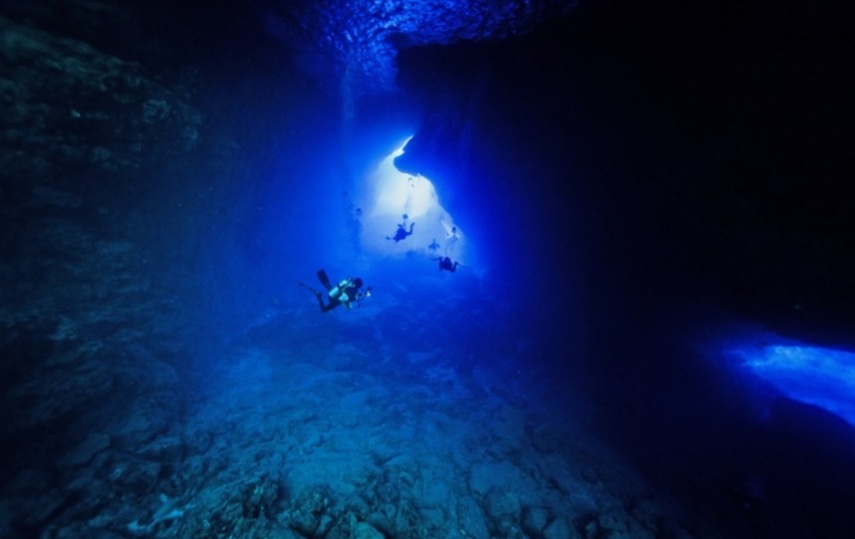 Imagens foram capturadas pelo instrutor Charlie Jung durante mergulhos em cavernas subaquáticas localizadas na Turquia, na Coreia do Sul, em Saipã (maior das Ilhas Marianas do Norte) e no Japão.