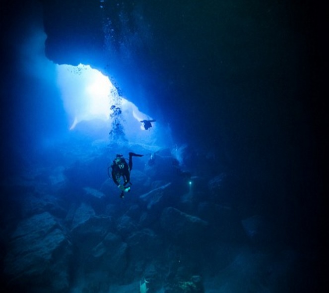 Imagens foram capturadas pelo instrutor Charlie Jung durante mergulhos em cavernas subaquáticas localizadas na Turquia, na Coreia do Sul, em Saipã (maior das Ilhas Marianas do Norte) e no Japão.