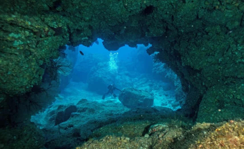 Imagens foram capturadas pelo instrutor Charlie Jung durante mergulhos em cavernas subaquáticas localizadas na Turquia, na Coreia do Sul, em Saipã (maior das Ilhas Marianas do Norte) e no Japão.