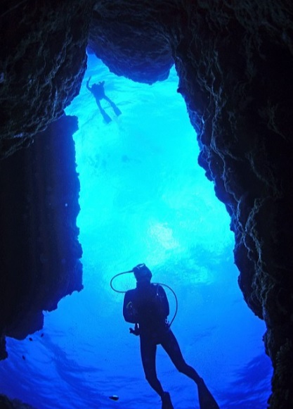 Imagens foram capturadas pelo instrutor Charlie Jung durante mergulhos em cavernas subaquáticas localizadas na Turquia, na Coreia do Sul, em Saipã (maior das Ilhas Marianas do Norte) e no Japão.