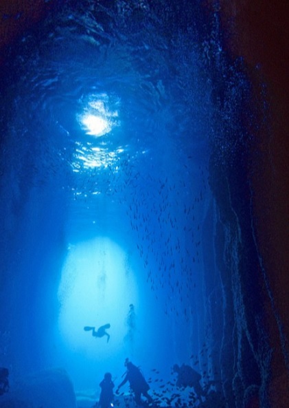 Imagens foram capturadas pelo instrutor Charlie Jung durante mergulhos em cavernas subaquáticas localizadas na Turquia, na Coreia do Sul, em Saipã (maior das Ilhas Marianas do Norte) e no Japão.