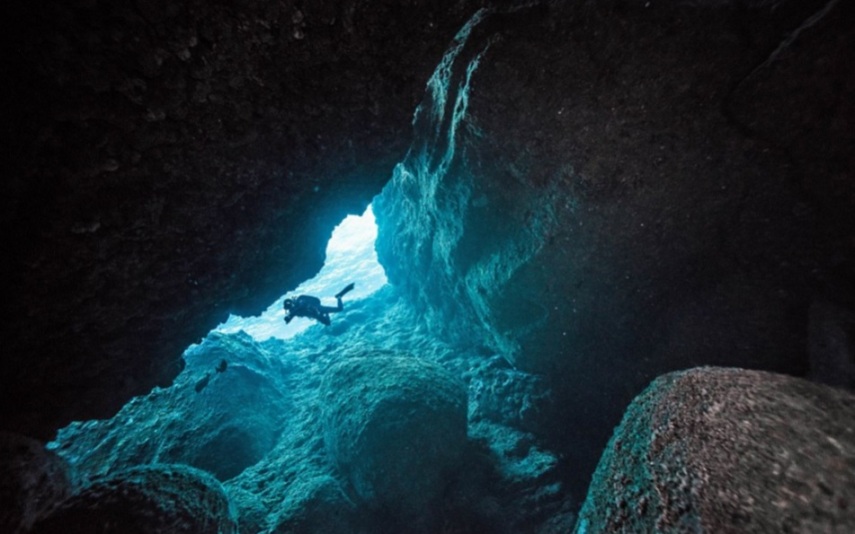 Imagens foram capturadas pelo instrutor Charlie Jung durante mergulhos em cavernas subaquáticas localizadas na Turquia, na Coreia do Sul, em Saipã (maior das Ilhas Marianas do Norte) e no Japão.