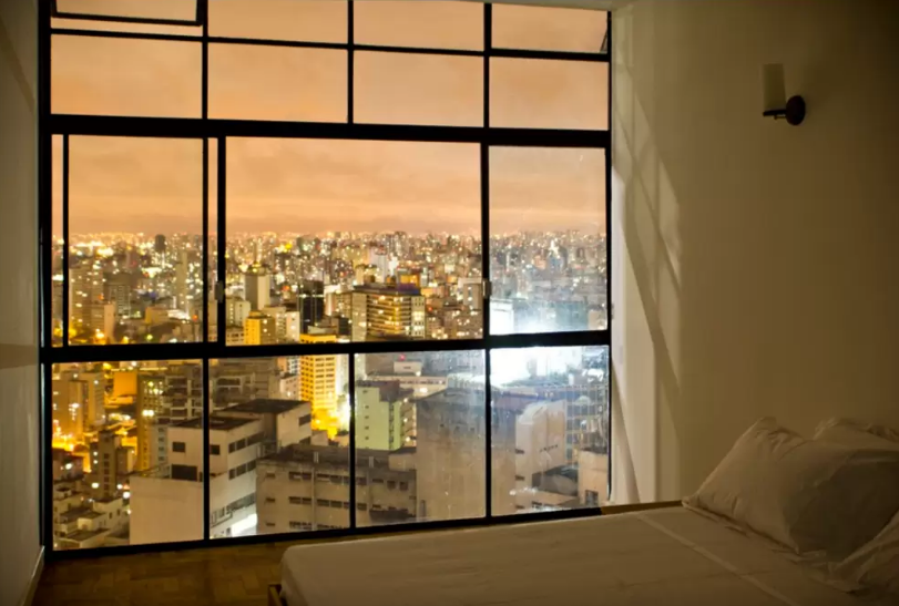 #Moderno: a vista do edifício Copan é das grandes maravilhas de passar uns dias no prédio, não acha?