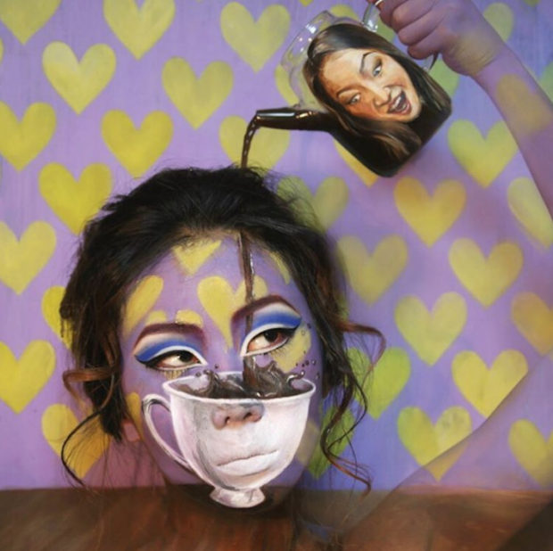 Maquiagem de coreana cria ilusões de ótica