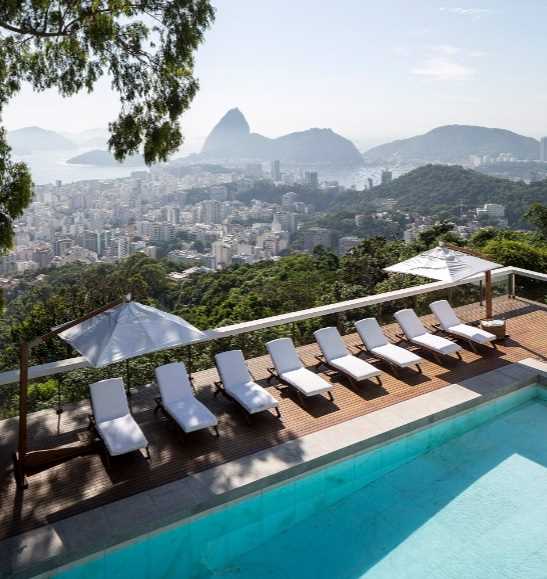 O Boutique Hotel tem uma vista deslumbrante para o Pão de Açúcar e para a Baía de Guanabara. A diária em um quarto duplo custa a partir de R$ 1.490.