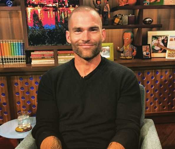O ator Seann Williams Scott também protagonizou o videoclipe de 'Hole in my Soul', do Aerosmith, bem antes de conseguir o papel de Stifler no filme ‘American Pie’ em 1999.