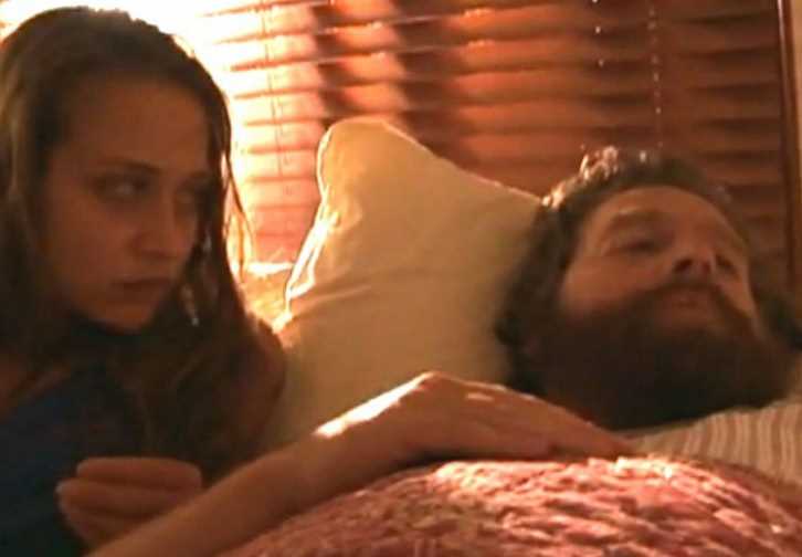 Antes de ficar mundialmente famoso, Zach Galifianakis, um dos protagonistas de 'Se beber, Não Case', participou do clipe 'Not About Love’, de Fiona Apple, em 2006.