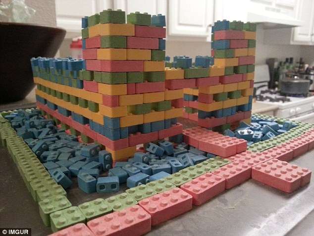 Outra dica perfeita do que fazer no auge do porre: brincar de lego!