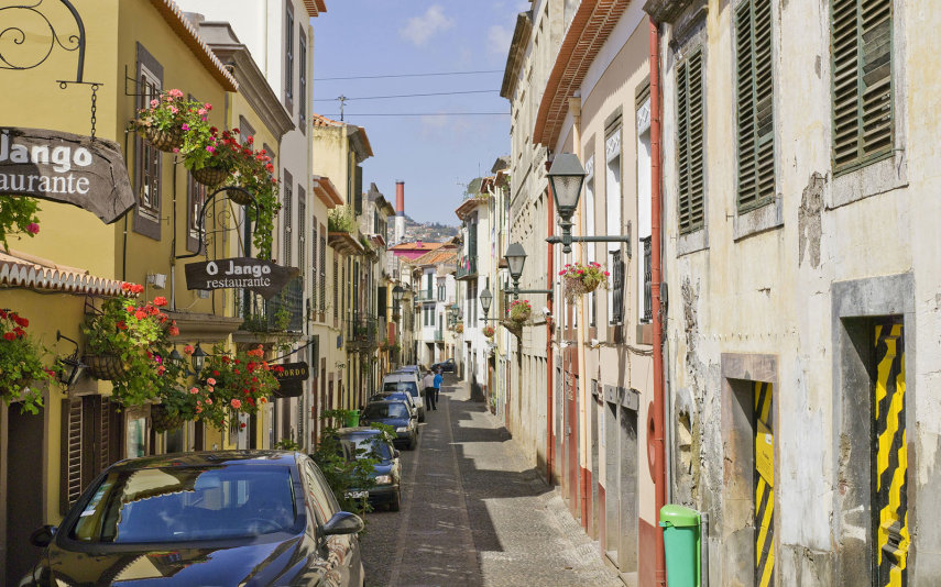 4) Ilha da Madeira, em Portugal