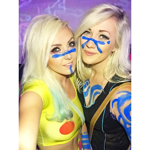 Jessica Nigri é uma das cosplayers mais famosas do Instagram. Sendo uma das modelos mais requisitadas de feiras e convenções geek, ela também está na onda do Pokémon GO, jogo que tem deixado o mundo inteiro louco - menos o Brasil, onde até agora não foi lançado oficialmente.  A cosplayer tem dezenas de fantasias de super-heróis e animes, mas chama a atenção mesmo quando faz suas versões dos Pokémons e também do treinador Ash Ketchum.