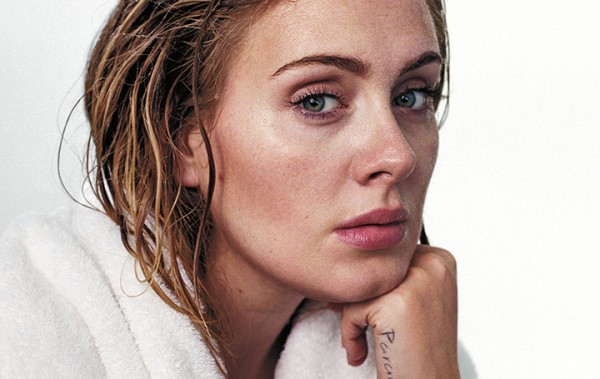 Adele foi capa da revista Rolling Stone, em que supostamente estava de cara lima. Acho que não, né?