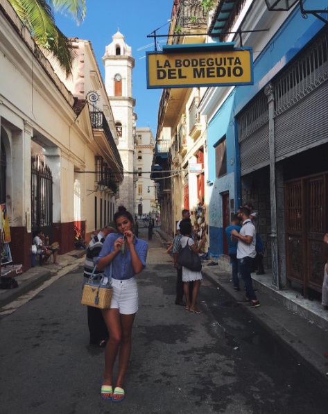 A atriz está aproveitando a viagem e postando fotos lindas