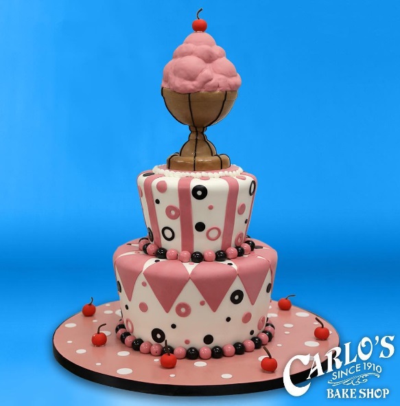 Bom, ele é o Cake Boss! Se você é um apaixonado por bolos e não está seguindo   essa conta, resolva isso já! É só procurar por @carlosbakery no Instagram