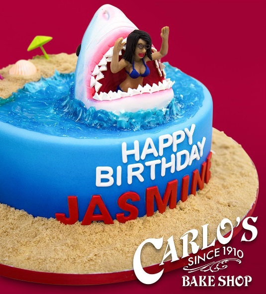 Bom, ele é o Cake Boss! Se você é um apaixonado por bolos e não está seguindo   essa conta, resolva isso já! É só procurar por @carlosbakery no Instagram