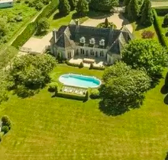 Para se hospedar na casa é só desembolsar R$ 13 mil por noite