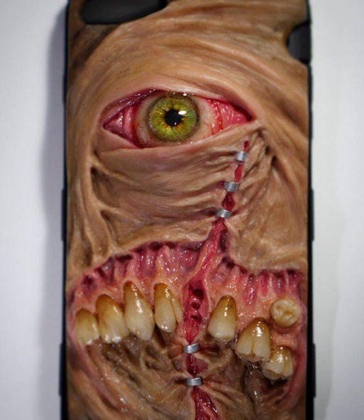 O artista Morgan Loebel faz monstros bem realistas para deixar seu smartphone muito mais divertido