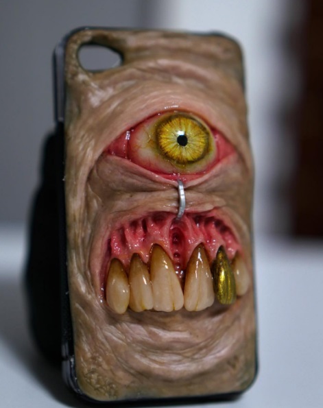 O artista Morgan Loebel faz monstros bem realistas para deixar seu smartphone muito mais divertido