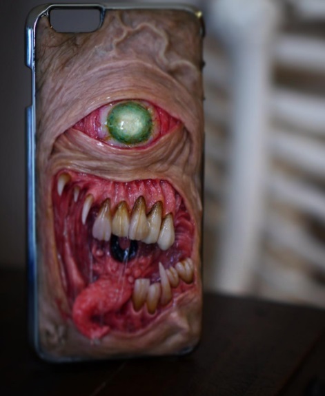 O artista Morgan Loebel faz monstros bem realistas para deixar seu smartphone muito mais divertido
