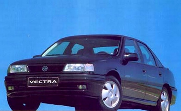 Quem consegue esquecer a sensação de entrar em um carro novo nos anos 80 ou 90? Ou até os mais fanáticos que compravam revistas especializadas na época para ver testes e guardar um pôster do carro eleito o melhor daquele ano?  Até hoje, quem é fã de carros, gosta de ver alguns modelos que marcaram época para relembrar o sentimento com os possantes que fizeram história nas décadas passadas.  Fizemos uma galeria reunindo alguns modelos cobiçados nos anos 80 e 90.