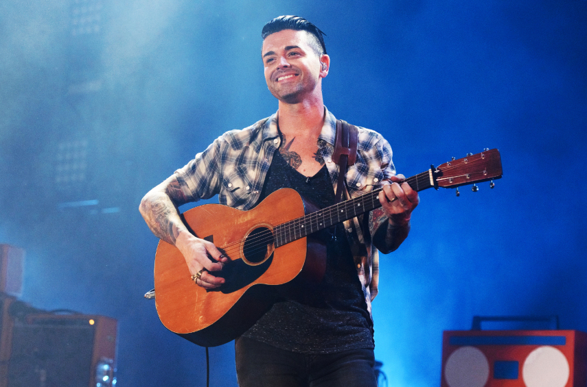 O Dashboard Confessional, que ninguém mais se lembrava, veio ao Brasil para abrir os shows do Maroon 5 e fez todo mundo chorar e lembrar da época emo. Foi bonito!