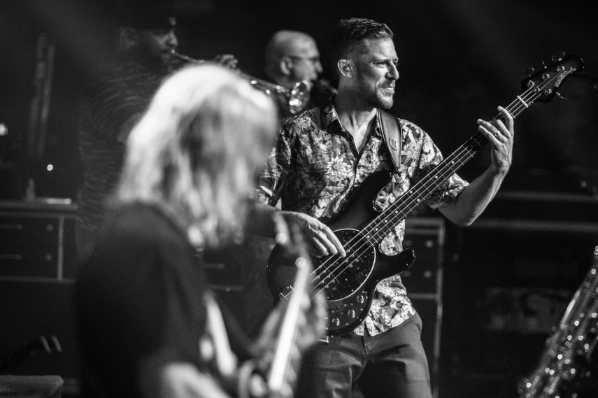14. Dave Matthews Band; arrecadação US$ 929,935; preço médio do ingresso, US$ 58.68.