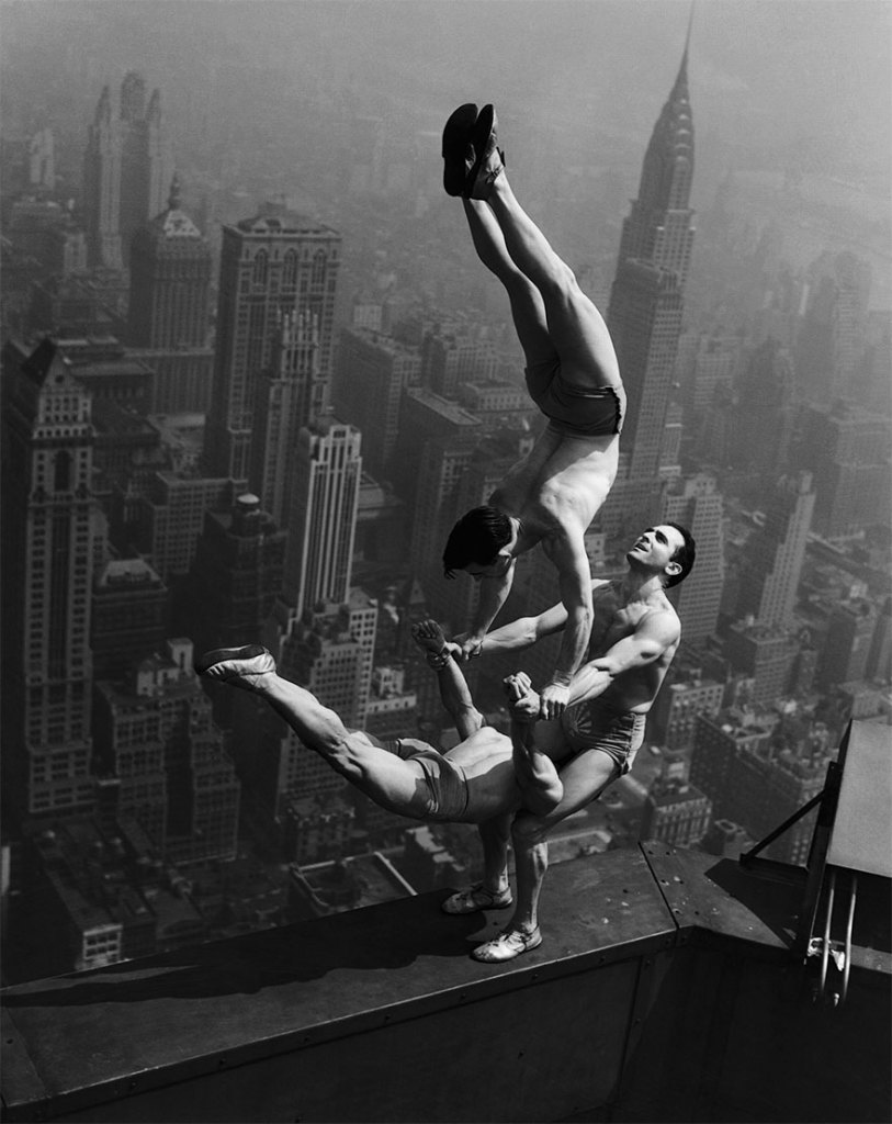 Acrobatas no topo do Empire State Building em 1934