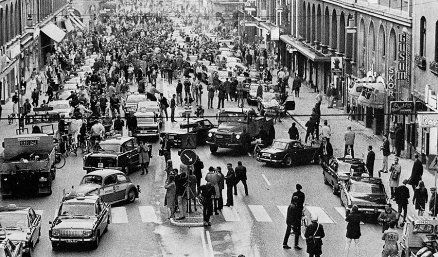 Primeira manhã após a Suécia mudar o lado da direção dos carros do lado esquerdo para o direito, em 1967
